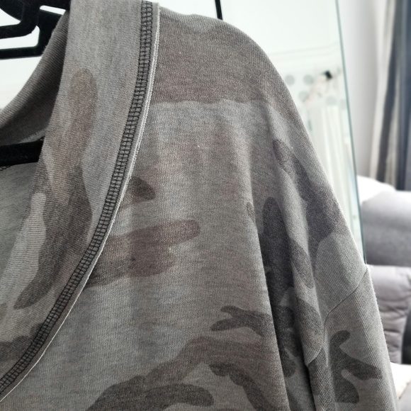 Last1️⃣Brigade Charcoal Camo Top Raw Edge Detail - Picture 9 of 9